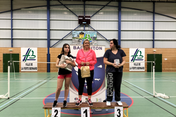 2021-11-19-woman-bad-friday-13E31B51C8-0FCE-22F9-D678-819D3BD171DA.png